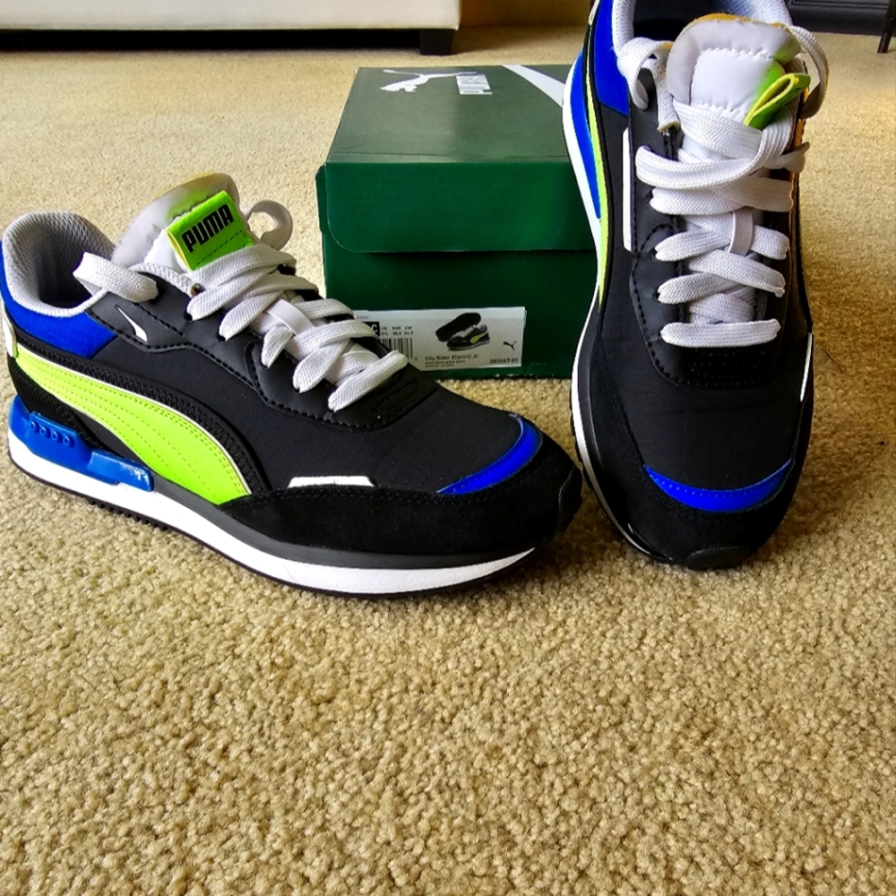 Sneakers
